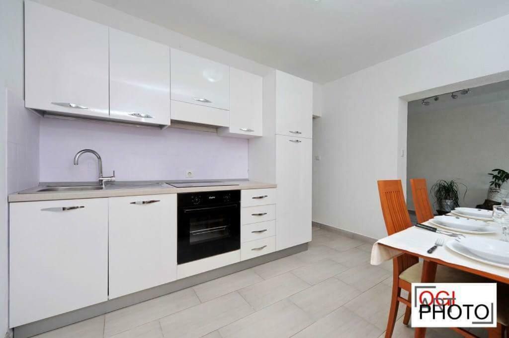 Apartments Marcela Stari Grad  Luaran gambar